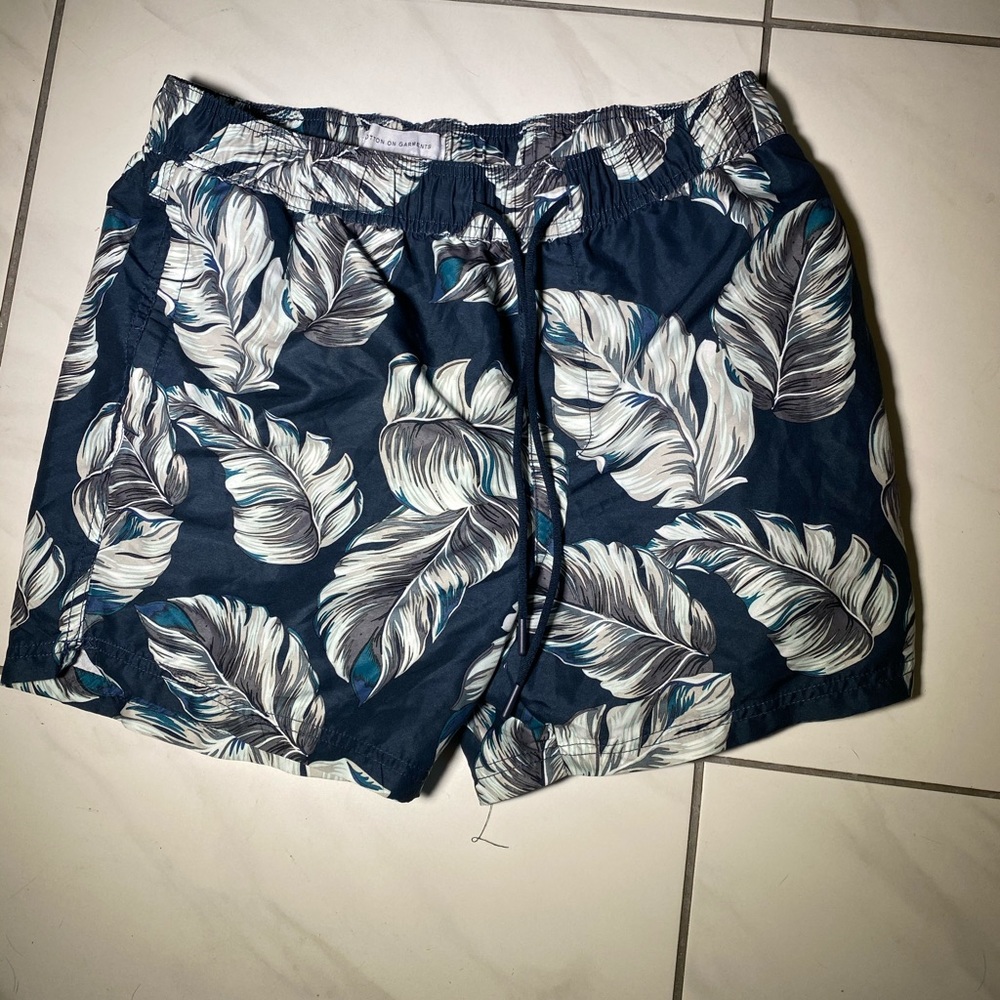 Cotton On Leaf Swim Shorts

Waist Medium 32